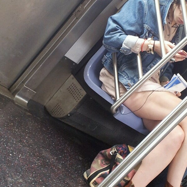 Foto tomada en MTA Subway - M Train  por Dawnmarie S. el 5/6/2013