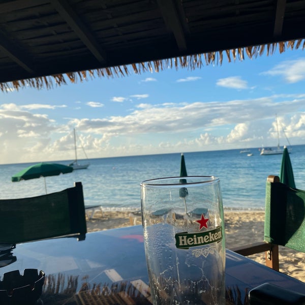 Friar's Bay Beach Bar 5 tips