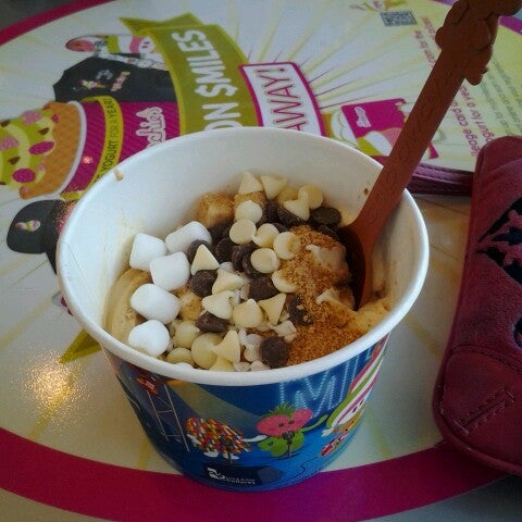Photo taken at Menchie&#39;s by Tandra R. on 2/11/2013