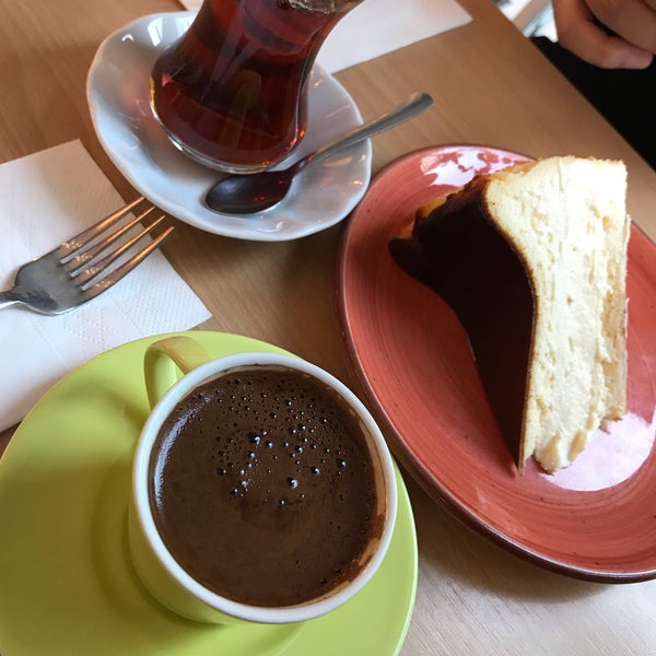 Foto tomada en Eywa Coffee &amp; Cake  por Gözde Ç. el 9/2/2020