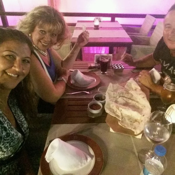 10/7/2016 tarihinde Fatos Y.ziyaretçi tarafından Villa Okan Restaurant'de çekilen fotoğraf