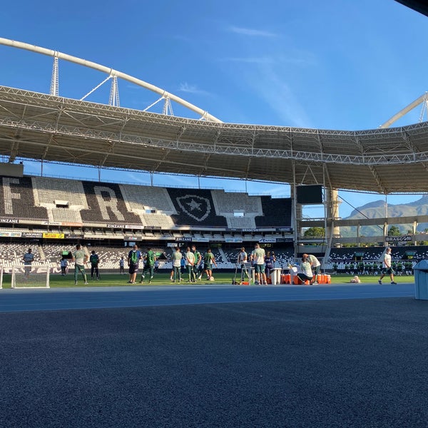 รูปภาพถ่ายที่ Estádio Olímpico Nilton Santos โดย Sergio G. เมื่อ 1/28/2021