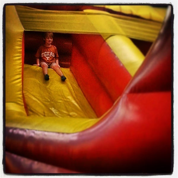 9/21/2014にChristopher C.がLocomotion Inflatable Playで撮った写真