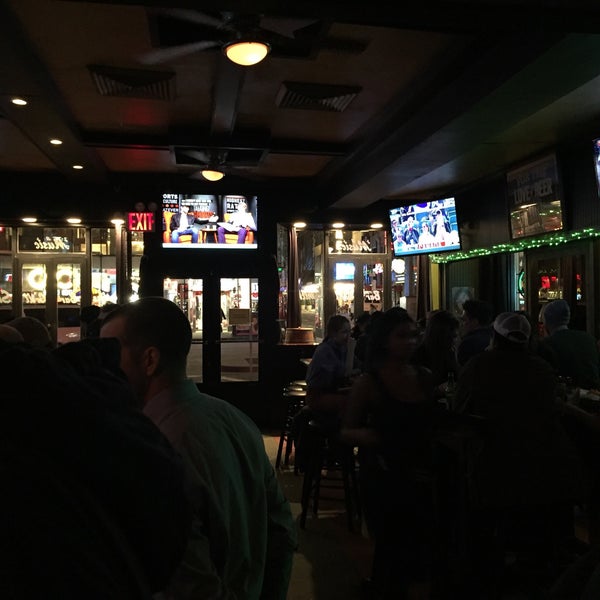 Photo taken at Smith&#39;s Bar &amp; Restaurant by Andrew F. on 3/23/2018