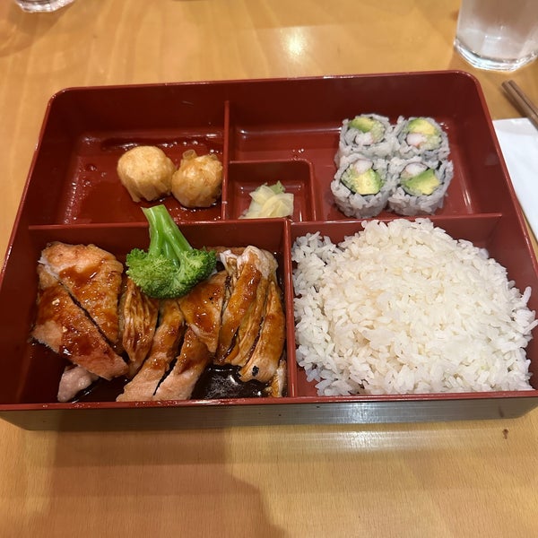 Foto tirada no(a) Zen Ramen &amp; Sushi por Andrew F. em 4/18/2024