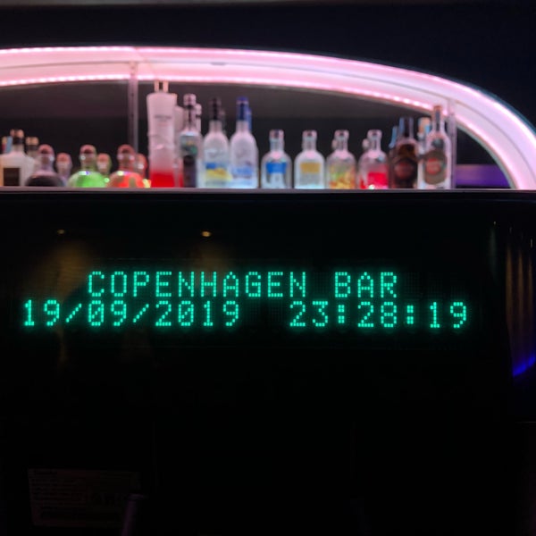 Снимок сделан в Copenhagen Bar Lisboa пользователем Andrew F. 9/19/2019