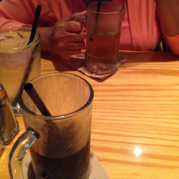 Photo taken at BJ&#39;s Restaurant &amp; Brewhouse by Harry L. on 8/23/2015