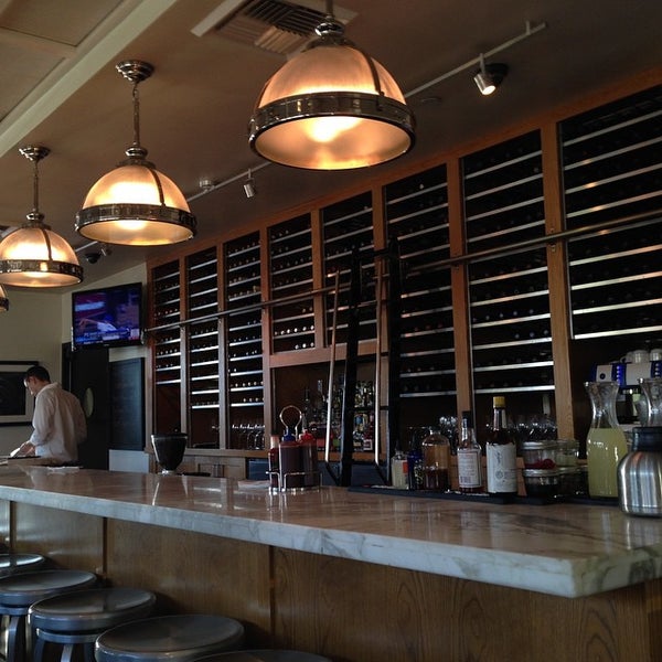 รูปภาพถ่ายที่ The Q Restaurant &amp; Bar โดย Harry L. เมื่อ 3/2/2015