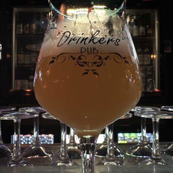 Foto tirada no(a) Drinkers Pub por Jean-Pierre D. em 11/29/2022