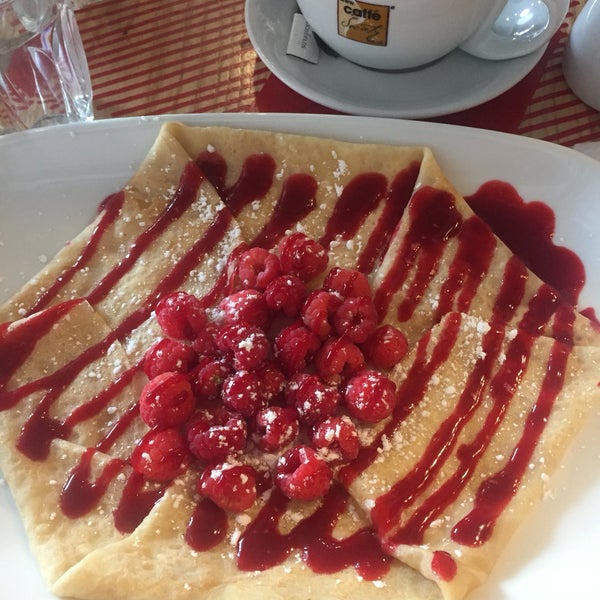 Delicious crêperie! I ordered the one with Raspberries and white chocolate: just divine!