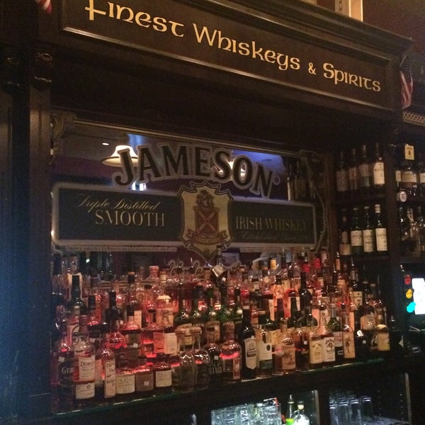 Снимок сделан в O&#39;Sullivan&#39;s Irish Pub &amp; Restaurant пользователем Sonia Yomari T. 2/14/2015