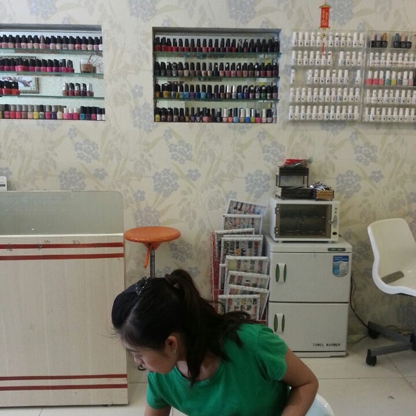Photo taken at Fame Nails by Khairul I. on 4/7/2014