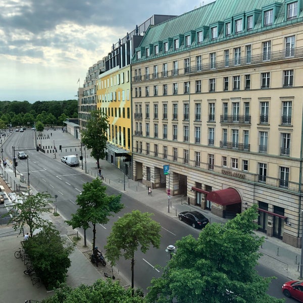 Снимок сделан в Hotel Adlon Kempinski Berlin пользователем Martin M. 5/20/2022