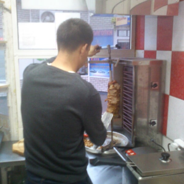 Шаверма у степана оскол. Шаурма у дяди вовы ставрополь. Шаверма губкин. Шаурма у степана губкин. Шаверма у степана губкин.