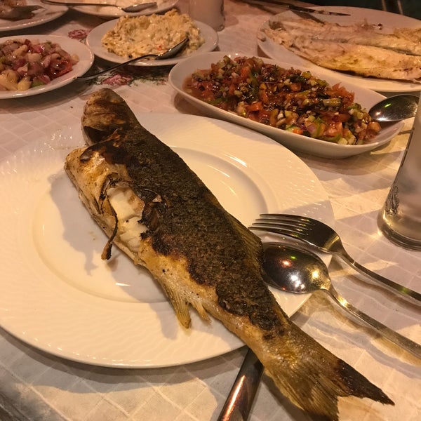Снимок сделан в Tarihi Köy Restaurant пользователем Cumhur  🇹🇷😎🇹🇷😎🇹🇷😎 İ. 3/27/2018