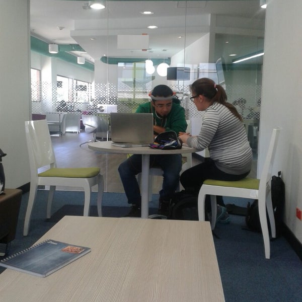 รูปภาพถ่ายที่ Biblioteca Juan Roa Vásquez โดย Daniel Alejandro G. เมื่อ 2/15/2014