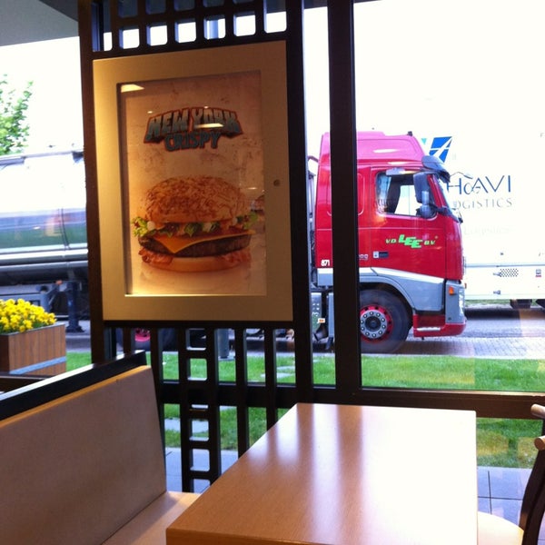รูปภาพถ่ายที่ McDonald&#39;s โดย Marcel . เมื่อ 5/28/2013
