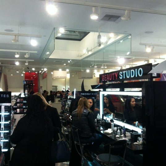 SEPHORA Cosmetics Shop in Upper East Side