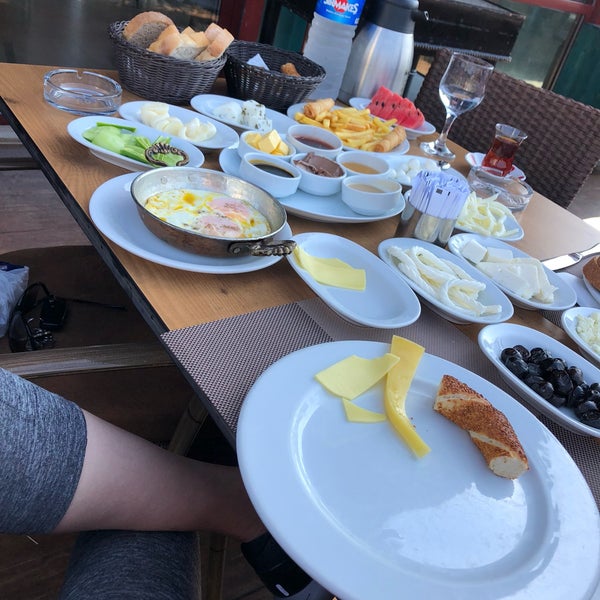 Photo taken at Göl Et Restaurant by Blackcat 🐾🇹🇷 on 8/31/2018