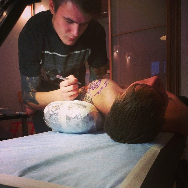 Татуировки со смыслом. Фретато тато тато. Тату фэнтези мужские. Тату папа и сын. Татуировки со смыслом.