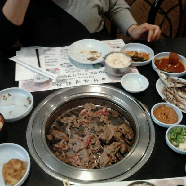 Foto scattata a Seorabol Korean Restaurant da Tina T. il 3/3/2013