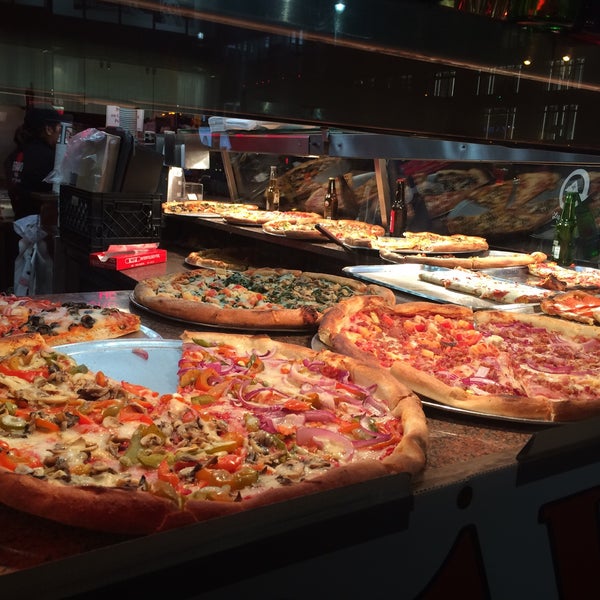 Photo taken at Bravo Pizza by Nacht O. on 12/31/2015