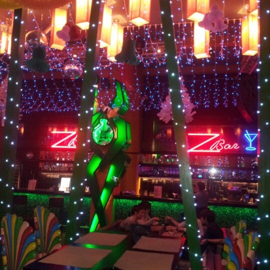 1/9/2013 tarihinde Tatyana U.ziyaretçi tarafından Z Bar'de çekilen fotoğraf