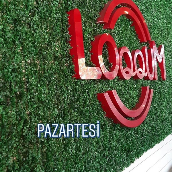 รูปภาพถ่ายที่ Loqqum โดย Ferhat Ö. เมื่อ 9/9/2019