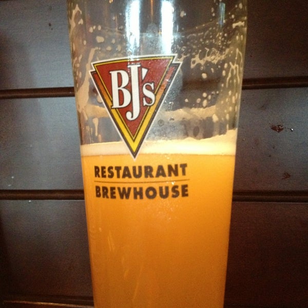 รูปภาพถ่ายที่ BJ&#39;s Restaurant &amp; Brewhouse โดย Jeff S. เมื่อ 7/14/2013