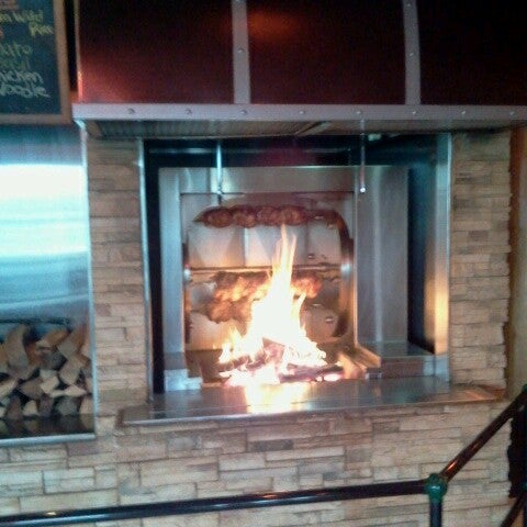 Photo taken at Grizzly&#39;s Wood-Fired Grill &amp; Steaks by Woody i. on 11/6/2012