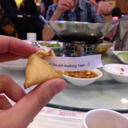 12/2/2012 tarihinde Yingying W.ziyaretçi tarafından EMei Restaurant'de çekilen fotoğraf