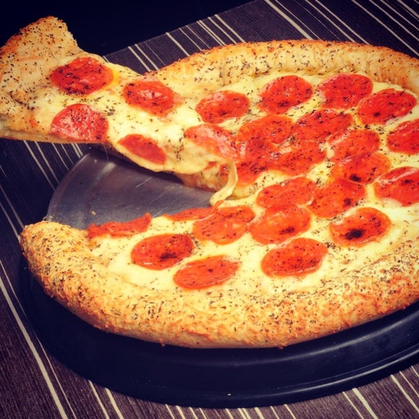 Снимок сделан в Salvator&#39;s Pizza пользователем Salvator&#39;s Pizza 7/26/2013