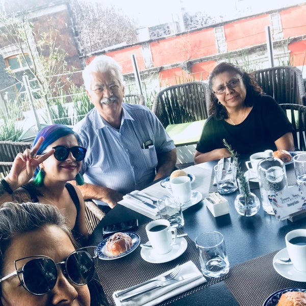 Foto diambil di Restaurante Domingo Santo oleh Suzie Y. pada 6/17/2018