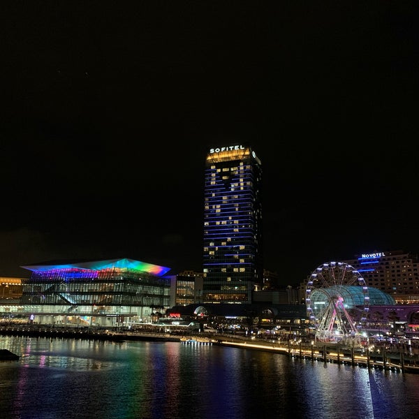 Photo taken at Darling Harbour by Mark Lester A. on 1/27/2019