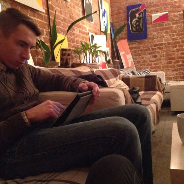 รูปภาพถ่ายที่ Coworking &amp; Time Cafe Tsiolkovsky โดย Misha เมื่อ 12/29/2014