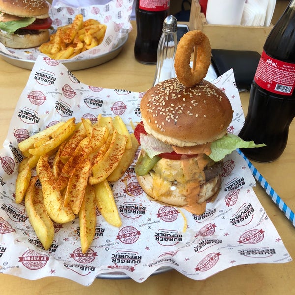 7/20/2018 tarihinde Caner Ç.ziyaretçi tarafından Burger Republic'de çekilen fotoğraf