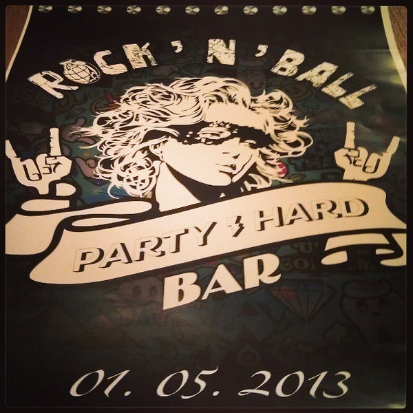 Foto tirada no(a) Party Hard Bar por Olya K. em 4/26/2013