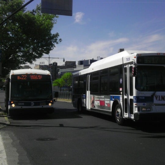 Bee-Line Bus at E. Fordham Road & Cambreleng Ave: (Bx9, Bx12 &a...