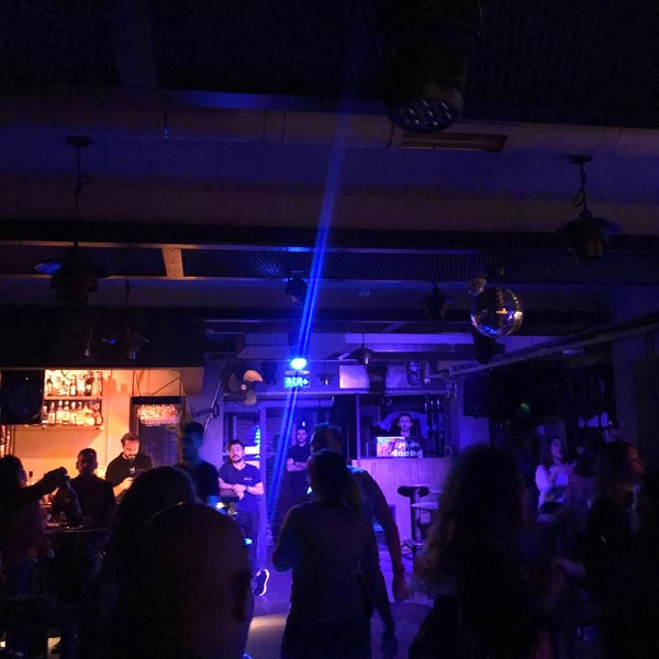 Foto scattata a Elma Pub &amp; Beercity da Edaa . . il 10/19/2022