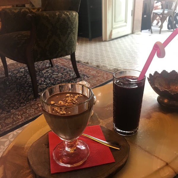 Photo taken at Macaron Çikolata &amp; Kahve by Edaa . . on 8/1/2022