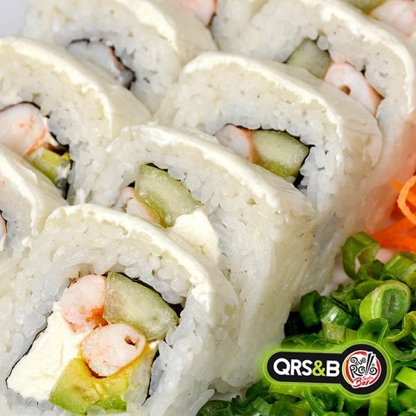 El sushi es una comida de bajo contenido calórico, reducido valor de grasas y elevado contenido proteico. Los vegetales utilizados también son ricos en vitaminas y proporcionan fibra.