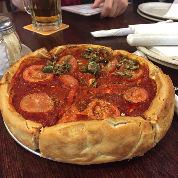 Foto scattata a Mangia Pizza da Umesh A. il 4/12/2015