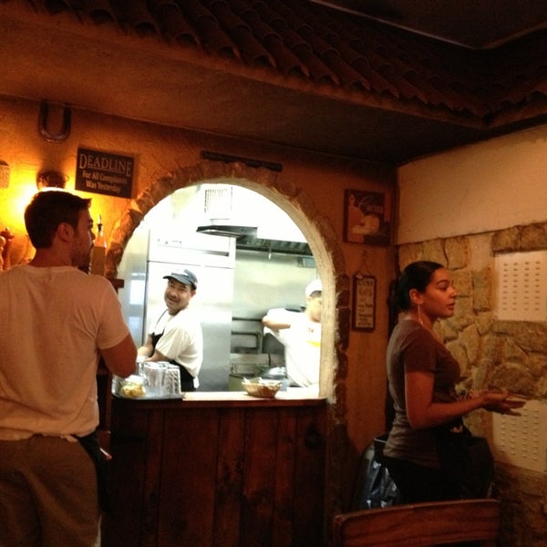 8/4/2013 tarihinde Aida S.ziyaretçi tarafından La Nonna Pizzeria Trattoria Paninoteca'de çekilen fotoğraf