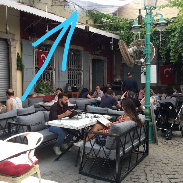 Снимок сделан в Lesmire Cafe &amp; Meyhane пользователем Çağlayan Ç. 7/2/2018
