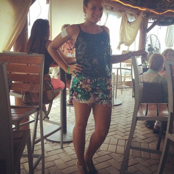 8/28/2015にYazzy N.がBamboo Beach Tiki Bar &amp; Cafeで撮った写真