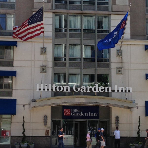 Photo taken at Hilton Garden Inn by Christina H. on 5/31/2013