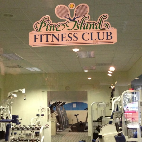 Pine Island RacquetFitness Center 37 ziyaretçi