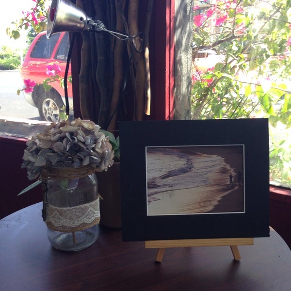 5/22/2014 tarihinde Julia P.ziyaretçi tarafından Sunnyvale Art Gallery and Cafe'de çekilen fotoğraf