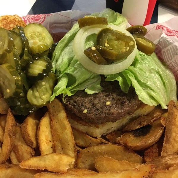Photo taken at Fuddruckers by Gabe T. on 3/12/2016