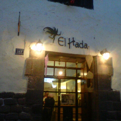 รูปภาพถ่ายที่ El Hada โดย Veli A. เมื่อ 12/7/2012